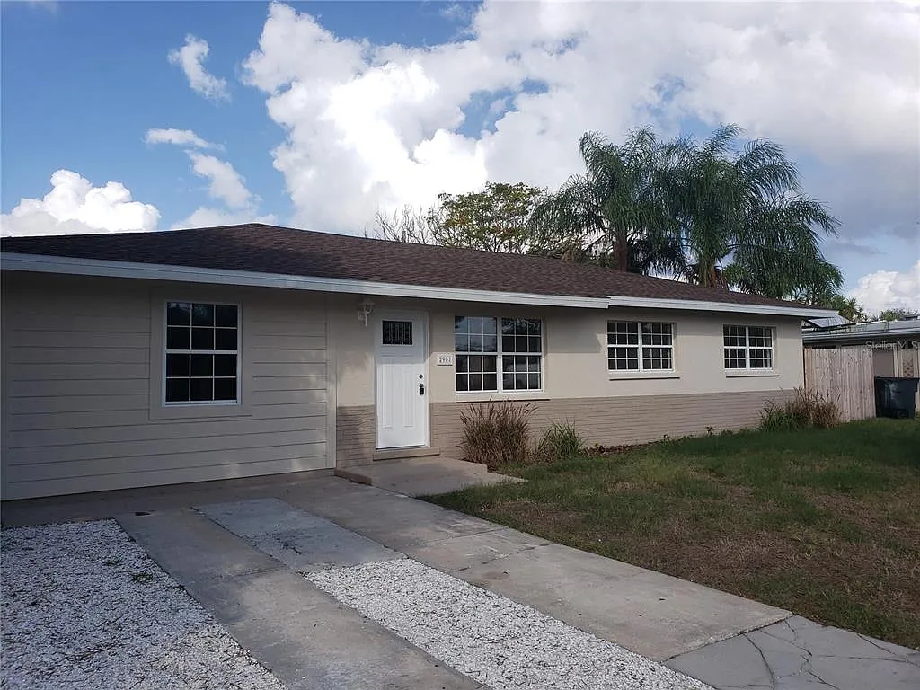 3 bed, 2.0 bath, 1764 sqft, $2,300 — Photo 1