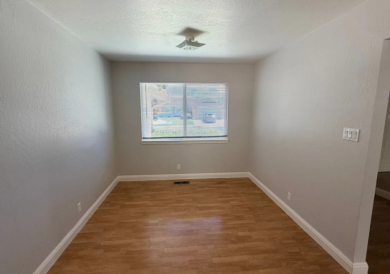 Concord Beautiful 4 bedroom 2.5 bath home 1928 sq ft walk to Clayton Valley High School! — Photo 3