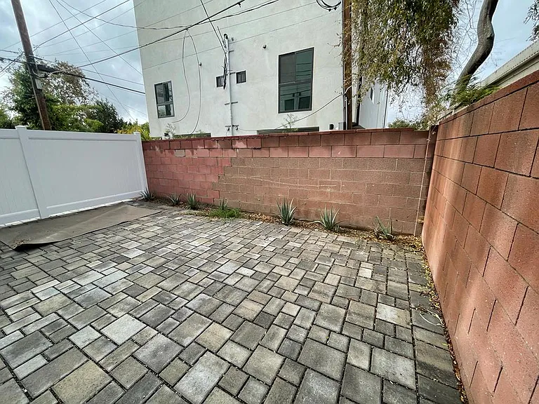 6347 Farmdale Ave — Photo 36