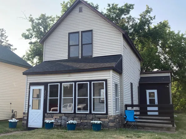 222 1st St, Sandstone, MN 55072