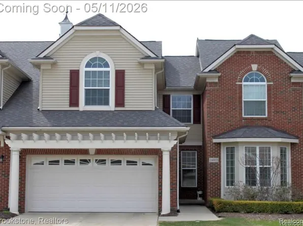 24817 Valleywood Dr, South Lyon, MI 48178