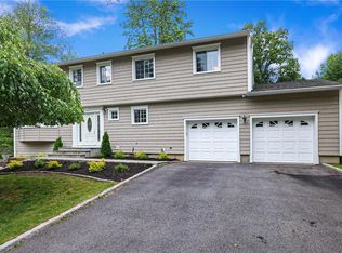 375 Chestnut Ct, Yorktown Heights, NY 10598