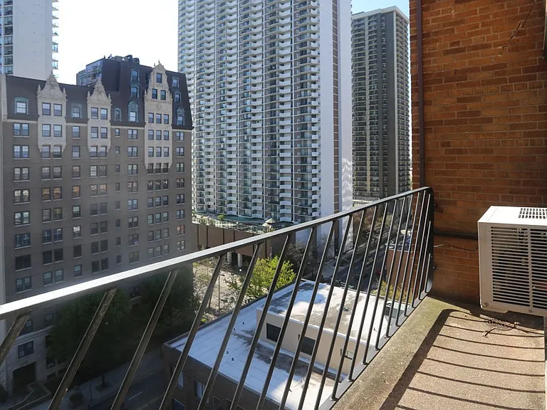 6118 N Sheridan Rd #8021 — Photo 19