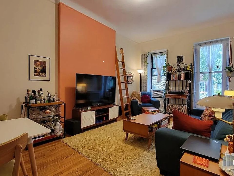 1st image of 11 W 70th St APT 4R