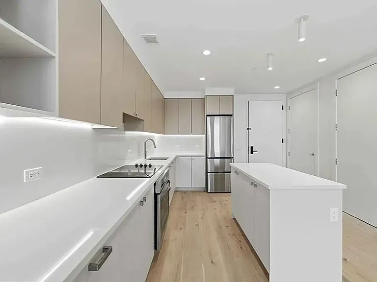 636 W 158th St #PHC — Photo 3