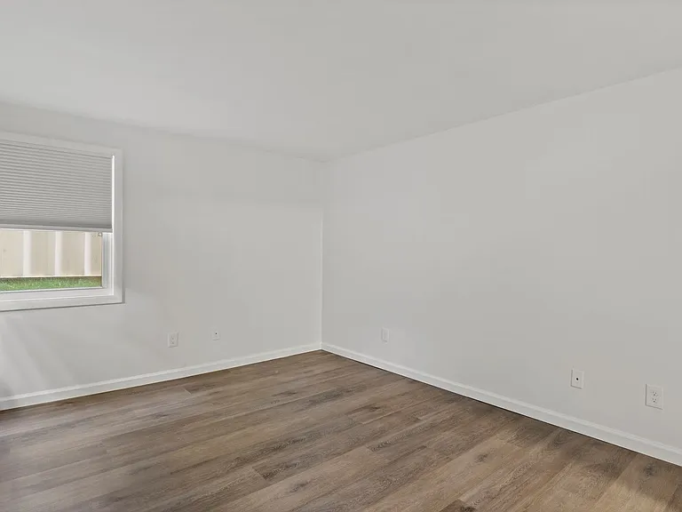 Creekside Apartments — Photo 24