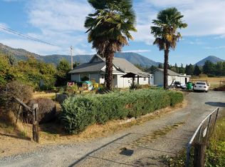 1227 Grandview Ave, Grants Pass, OR 97527