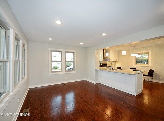 5th image of 6939 W Montrose Ave