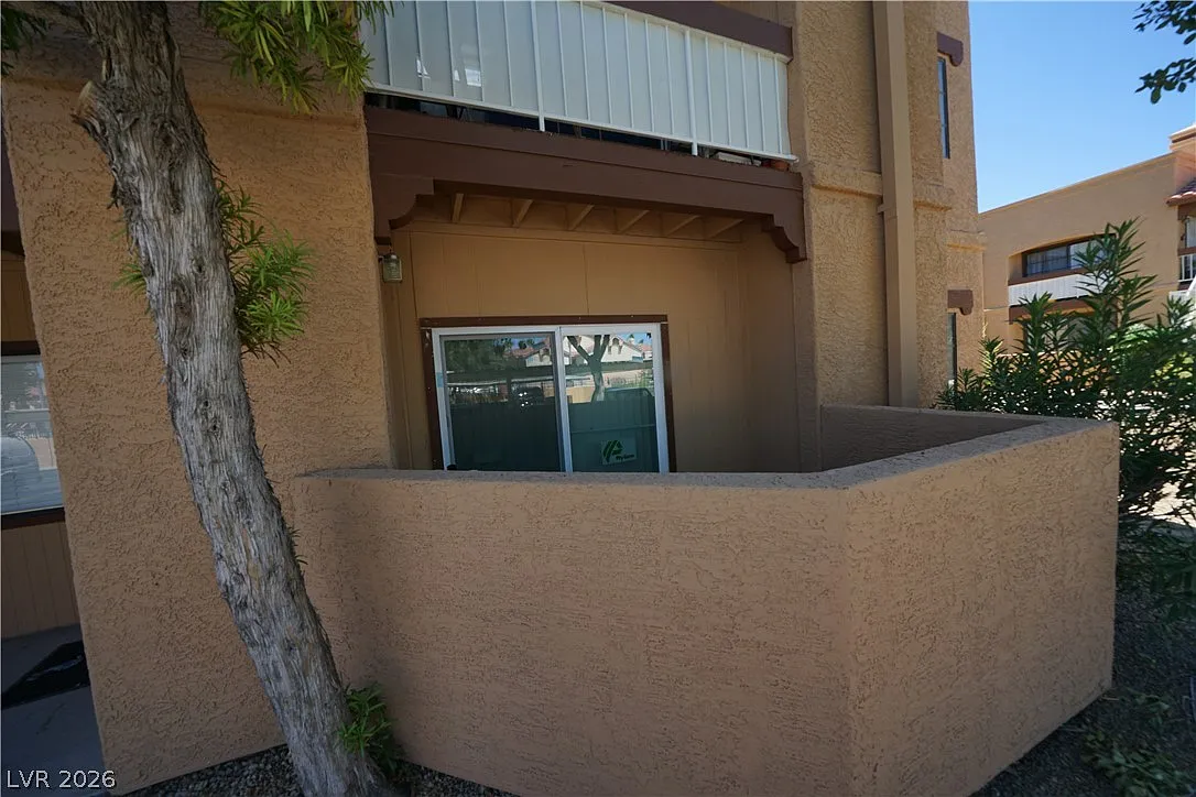2 bed, 2.0 bath, 920 sqft, $1,350 — Photo 3