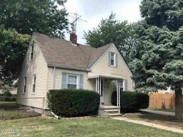 22069 Lambrecht St, Eastpointe, MI 48021