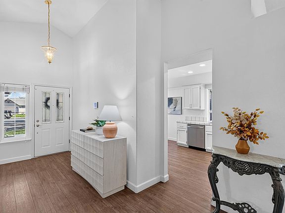 5th image of 105 Victoria Court