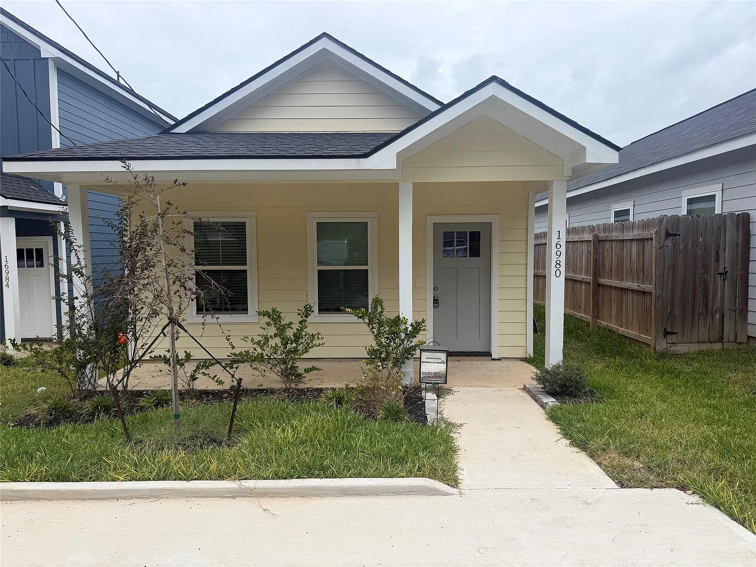 3 bed, 2.0 bath, 958 sqft, $1,395 — Photo 1
