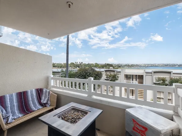 4015 Crown Point Dr Unit 104, San Diego, CA 92109