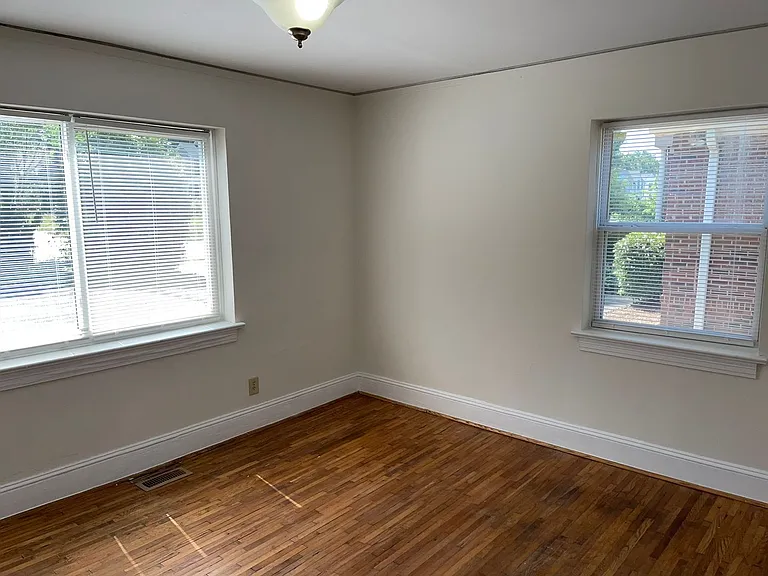 1308 S Kings Dr — Photo 6