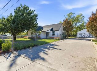 3229 Meadow Oaks Dr, Haltom City, TX 76117