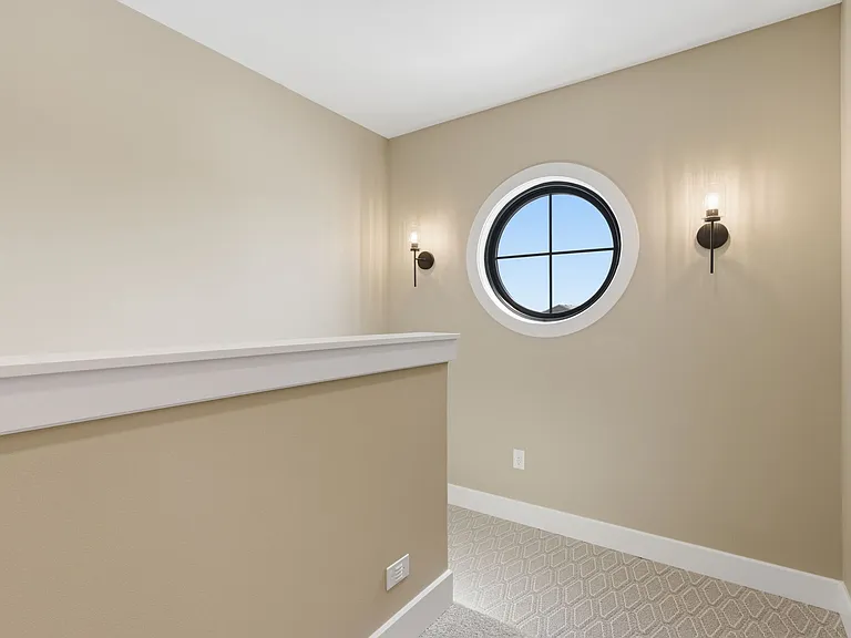 2134 E Beaumont St — Photo 26