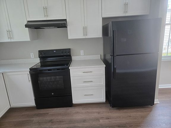 5th image of 723 Mill St #1