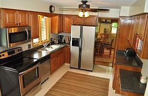 Newly Updated Kitchen w/SS Appliances
