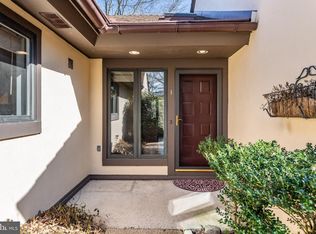 1 Pastern Ln, Blue Bell, PA 19422