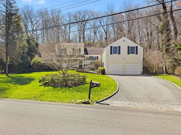 19 Tappen Drive, Melville, NY 11747