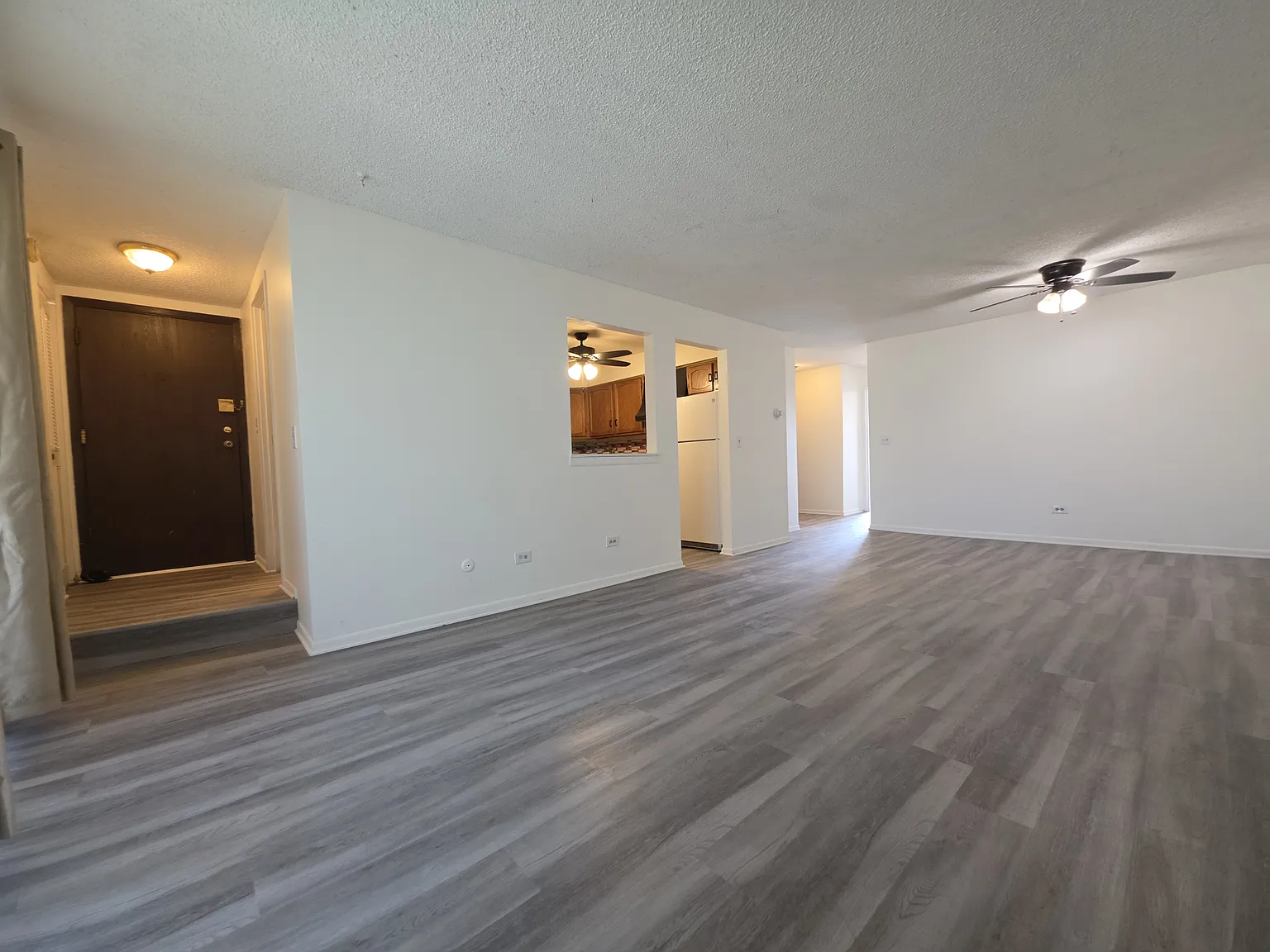 2 bed, 1.5 bath, 890 sqft, $1,700 — Photo 3