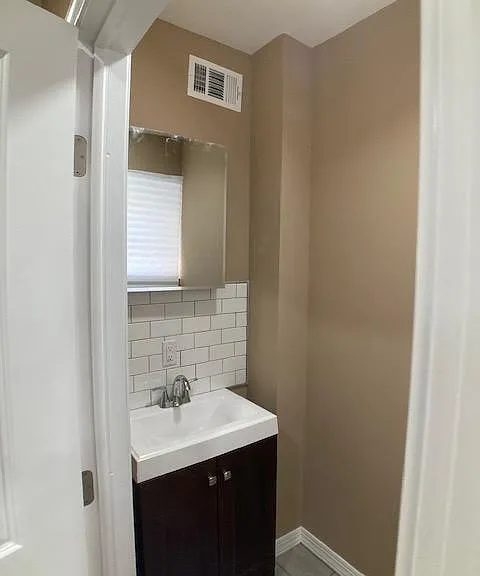4523 Parrish St — Photo 5