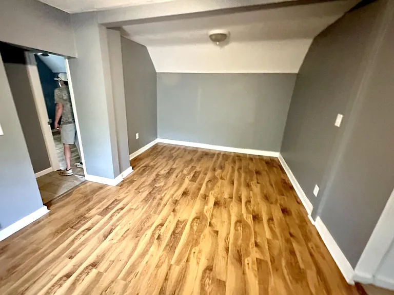485 Belvidere St E — Photo 5