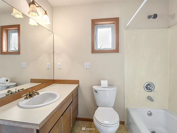 4th image of 313 Bendigo Blvd N #2