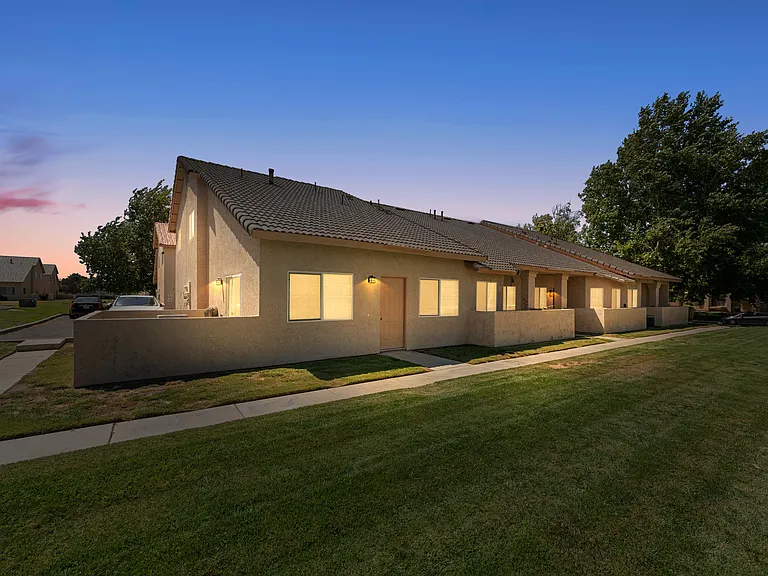 1648 Cactus Dr #D — Photo 25