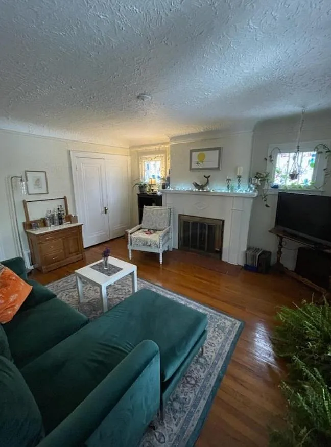 1417 Catalpa Dr — Photo 2