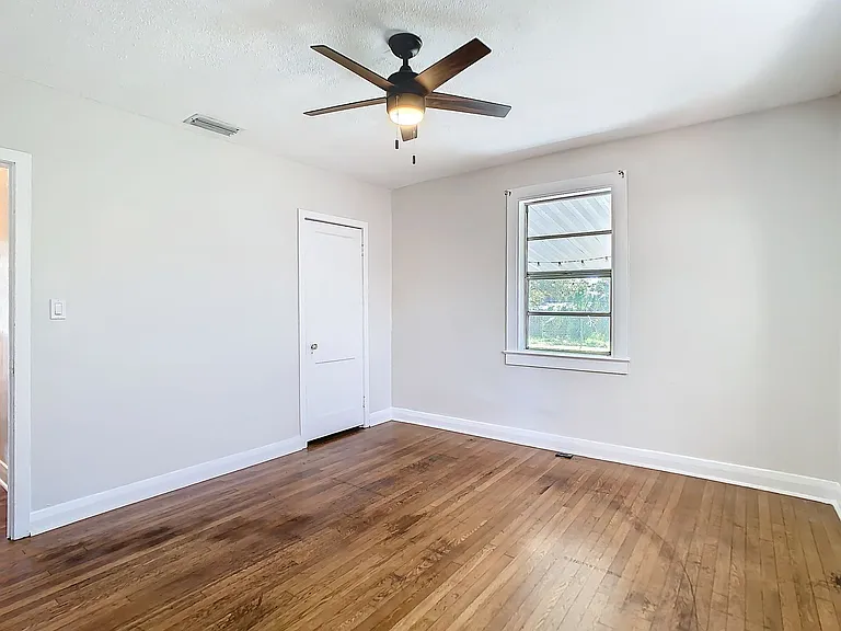 401 E Lambright St — Photo 20