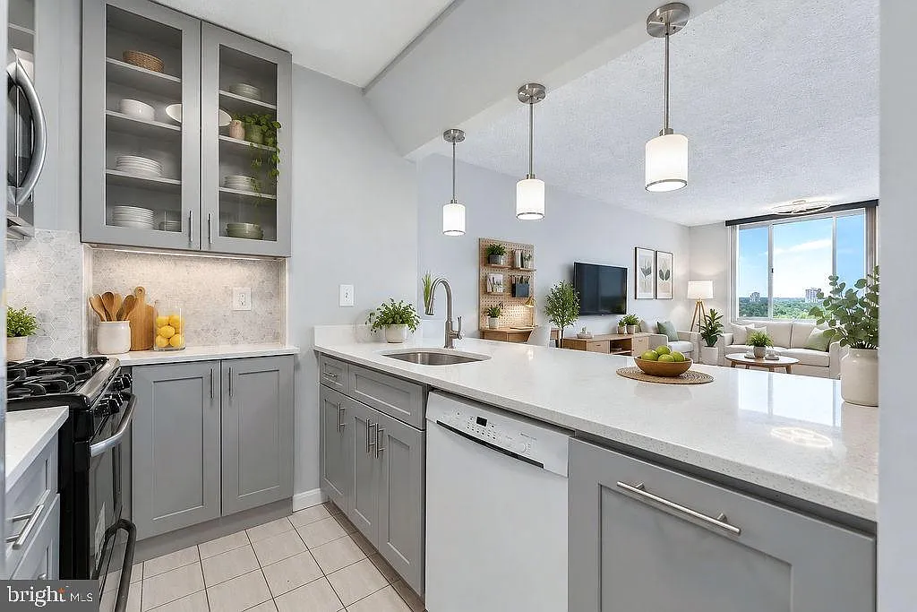 1 bed, 1.0 bath, 587 sqft, $1,950 — Photo 4