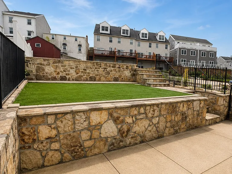 38 W Rambo St — Photo 16