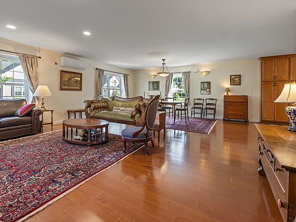 3rd image of 62 Pullman Lane
