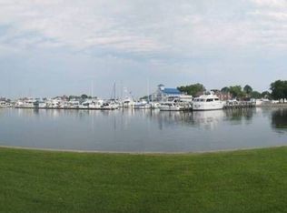 8 Cedar Point Dr, Hampton, VA 23669