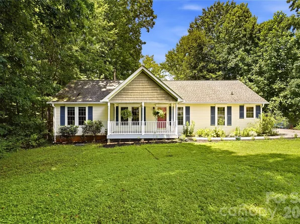 3555 Lake Bluff Dr, Sherrills Ford, NC 28673