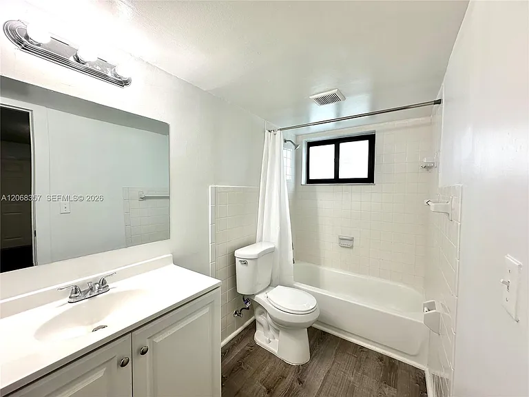529 SW 4th St #303 — Photo 10