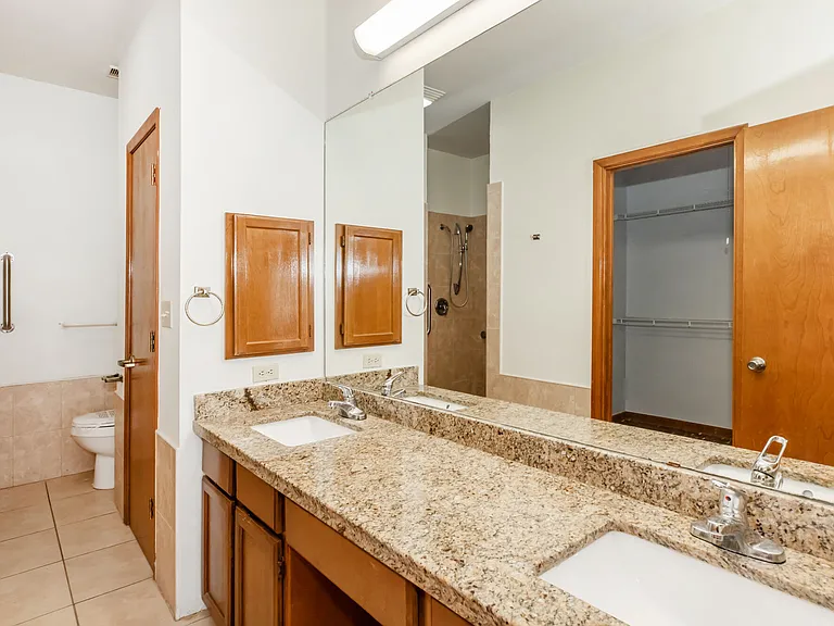 Encino — Photo 29