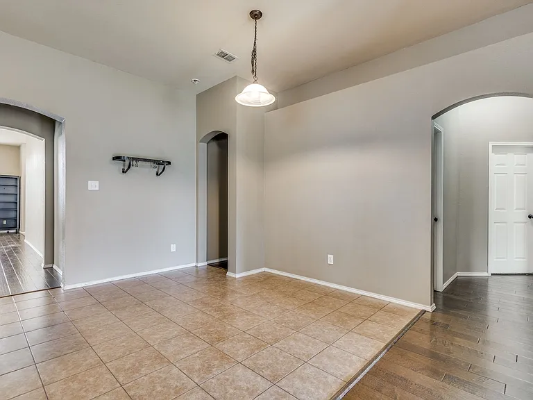 1301 Red River Dr — Photo 7