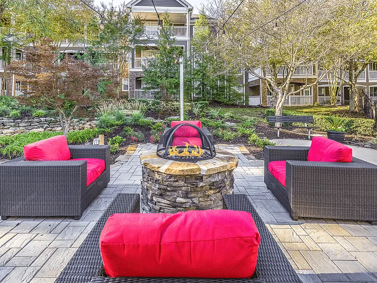Elan at Mallard Creek Apartment Homes — Photo 16