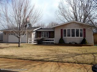 932 Senior Ave, Dickinson, ND 58601