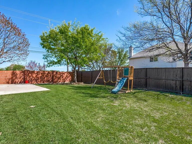 7801 Riverwalk Trl — Photo 24