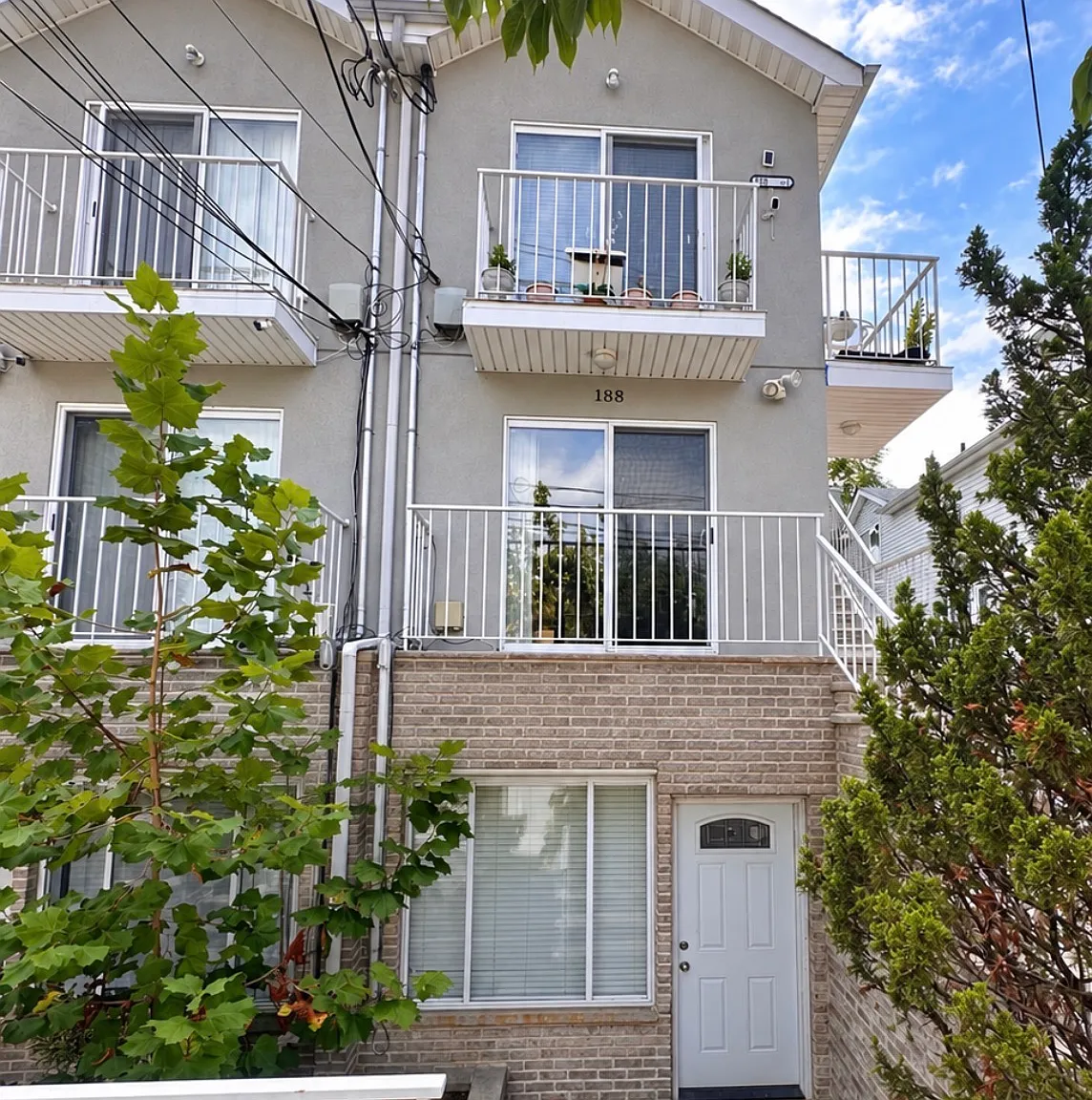 3 bed, 1100 sqft, $3,000 — Photo 1