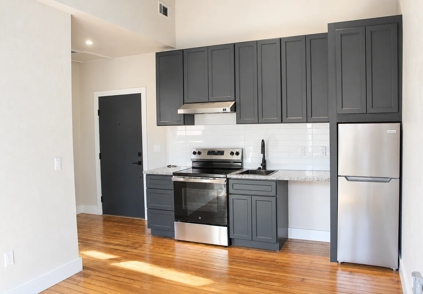 1 bed, $1,100 — Photo 2