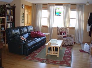 9 Fairview Ave, Tyngsboro, MA 01879