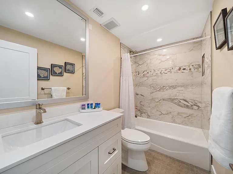821 Club Dr — Photo 17