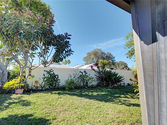 5th image of 24 Pebble Rock Dr