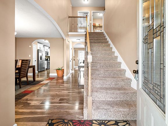 3rd image of 527 Falkland Cir