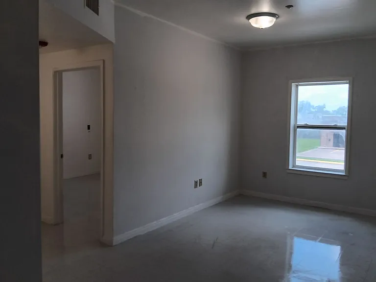503 Cypress St — Photo 4