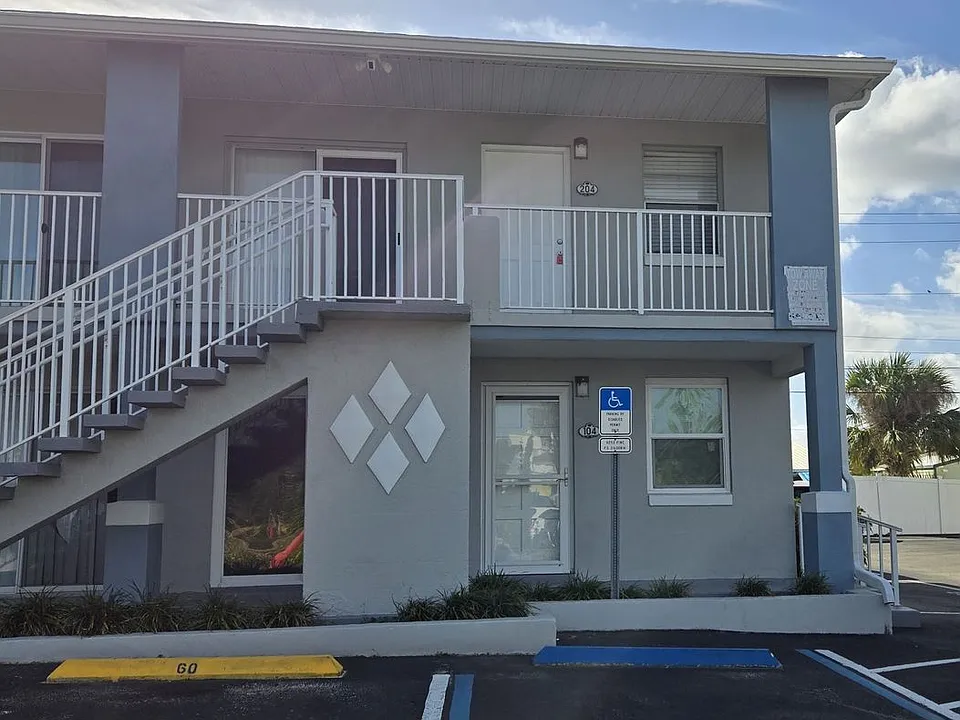 432 Auburn Dr #204